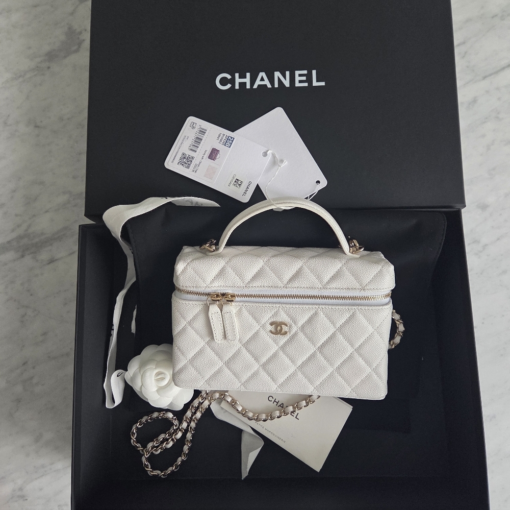 CHANEL White Quilted Cosmetic Bag with Chain - Picture 2 of 6